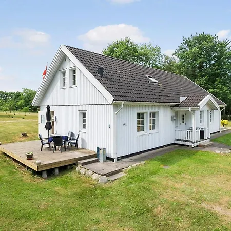 Дом отдыха 5 Bedroom Pet Friendly In *
